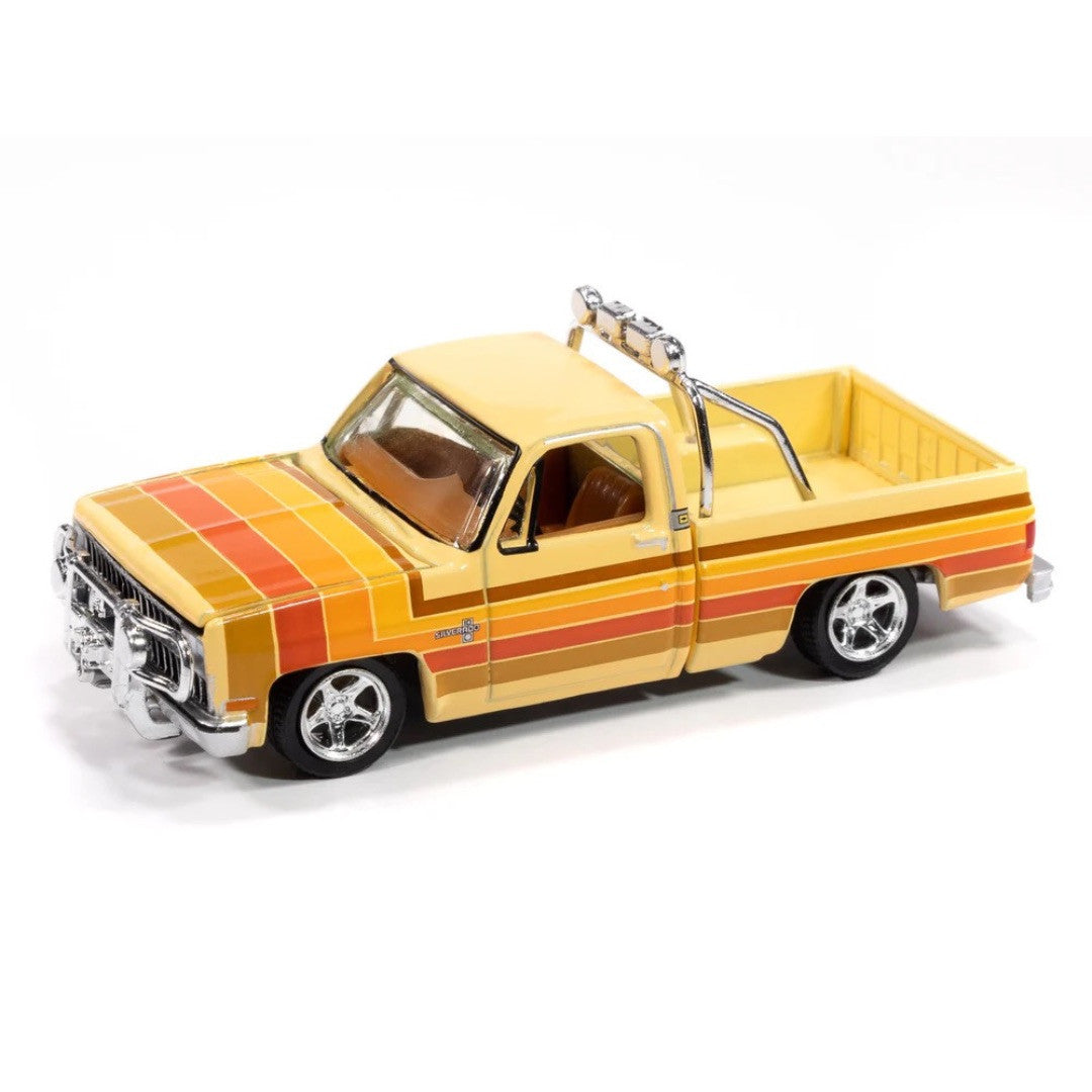 Autoworld 1:64-1981 Chevrolet Silverado Fleetside Custom Lowered 1:64 Beige AWSP191