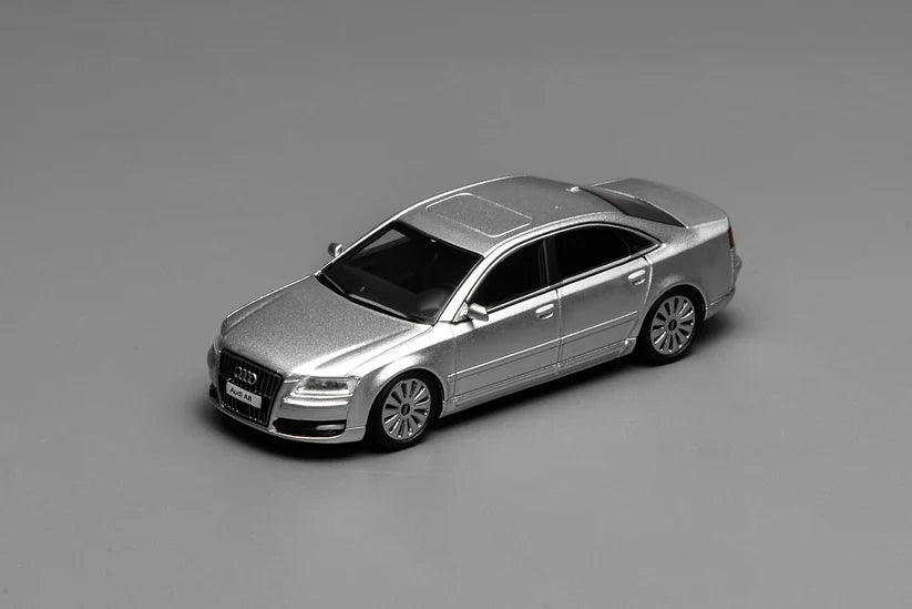 Motorhelix 1/64-Audi A8 (D3) 2008 Ice Silver Metallic M68204