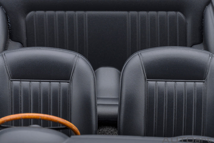 ASTON MARTIN DB5 (BIRCH SILVER)