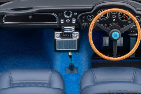 Aston Martin DB5 (Caribbean Pearl)