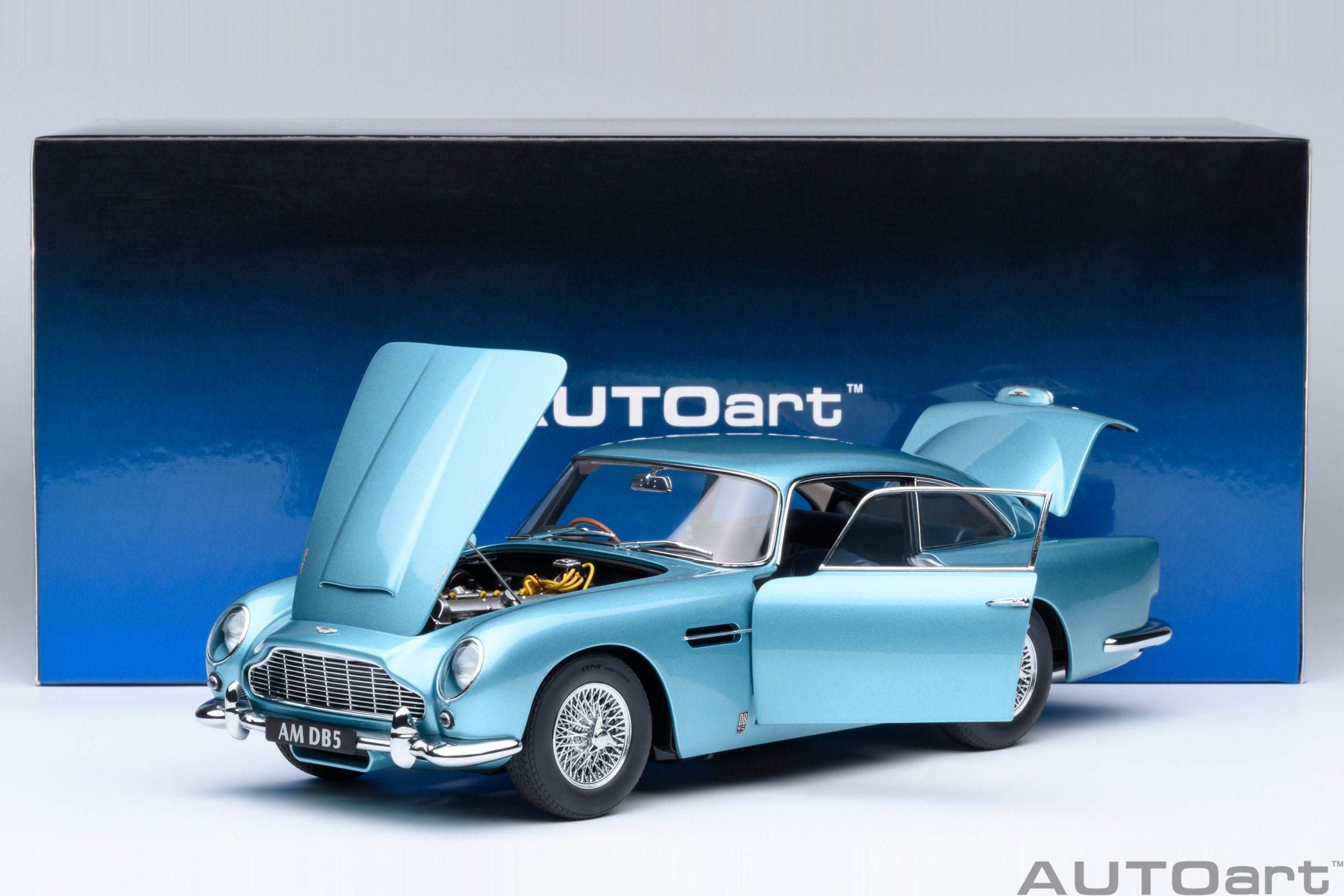 Aston Martin DB5 (Caribbean Pearl)