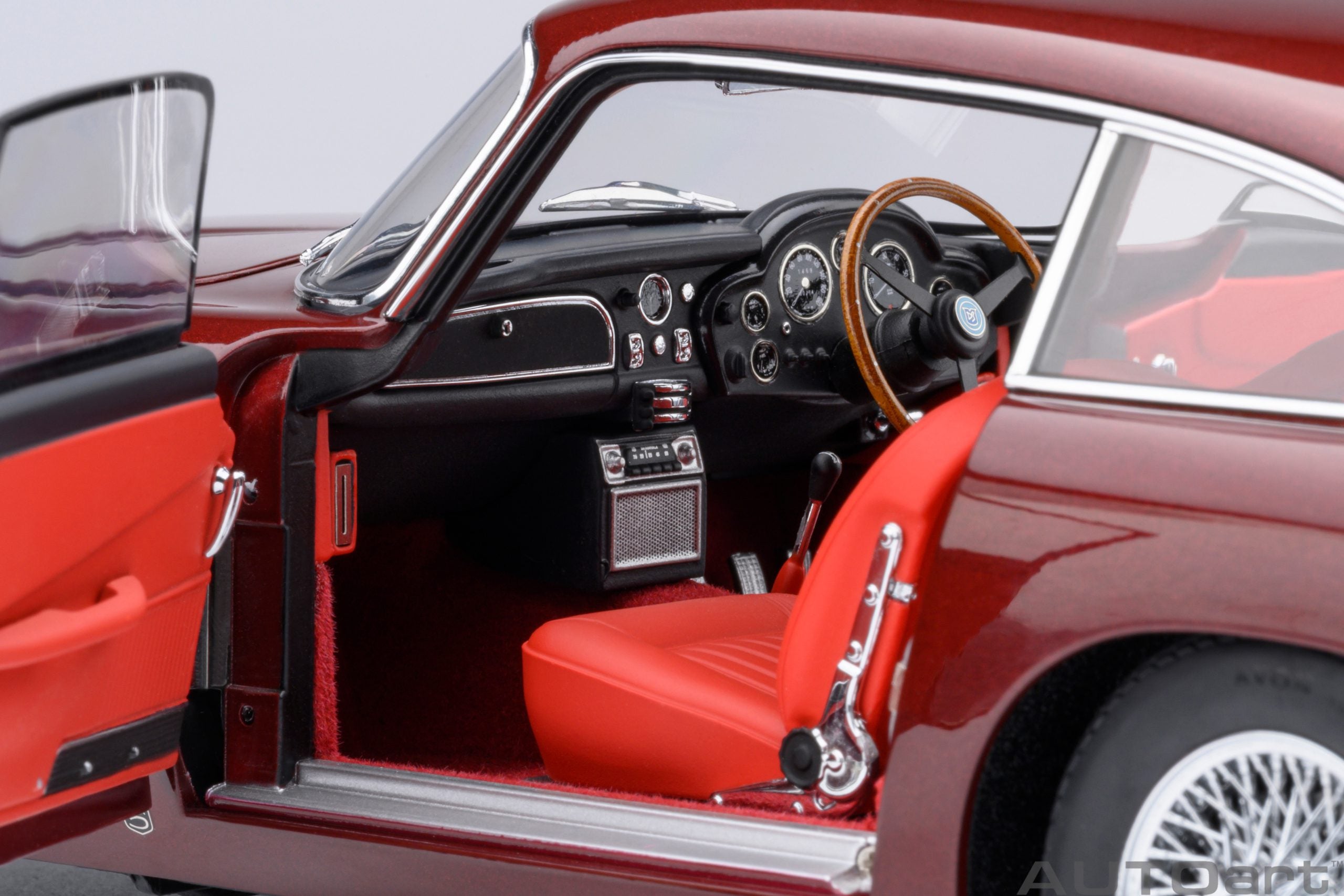 Aston Martin DB5 (Dubonnet Rosso)