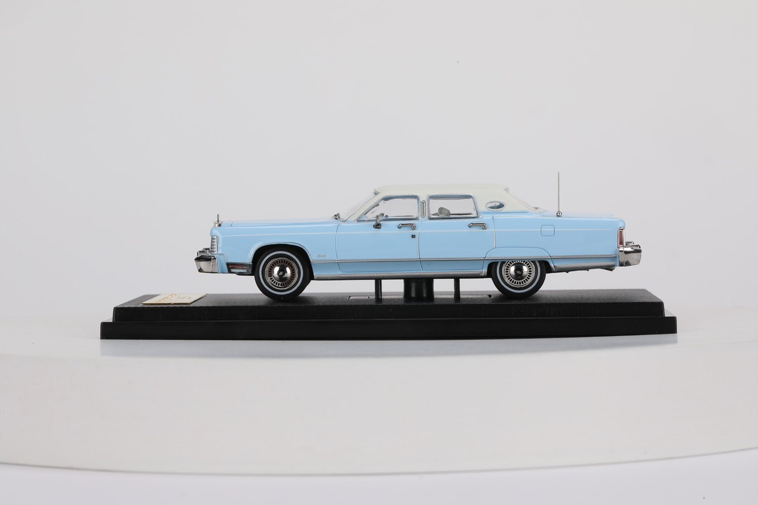 1979 Lincoln Continental Town Car – Wedgewood Blue