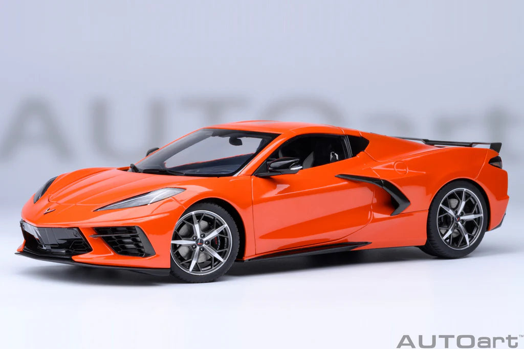 AutoArt-Chevrolet-Corvette-C8-Stingray-Z51-diecast-bleu-1-18-avec-intérieur-et-moteur-vue-de-cote