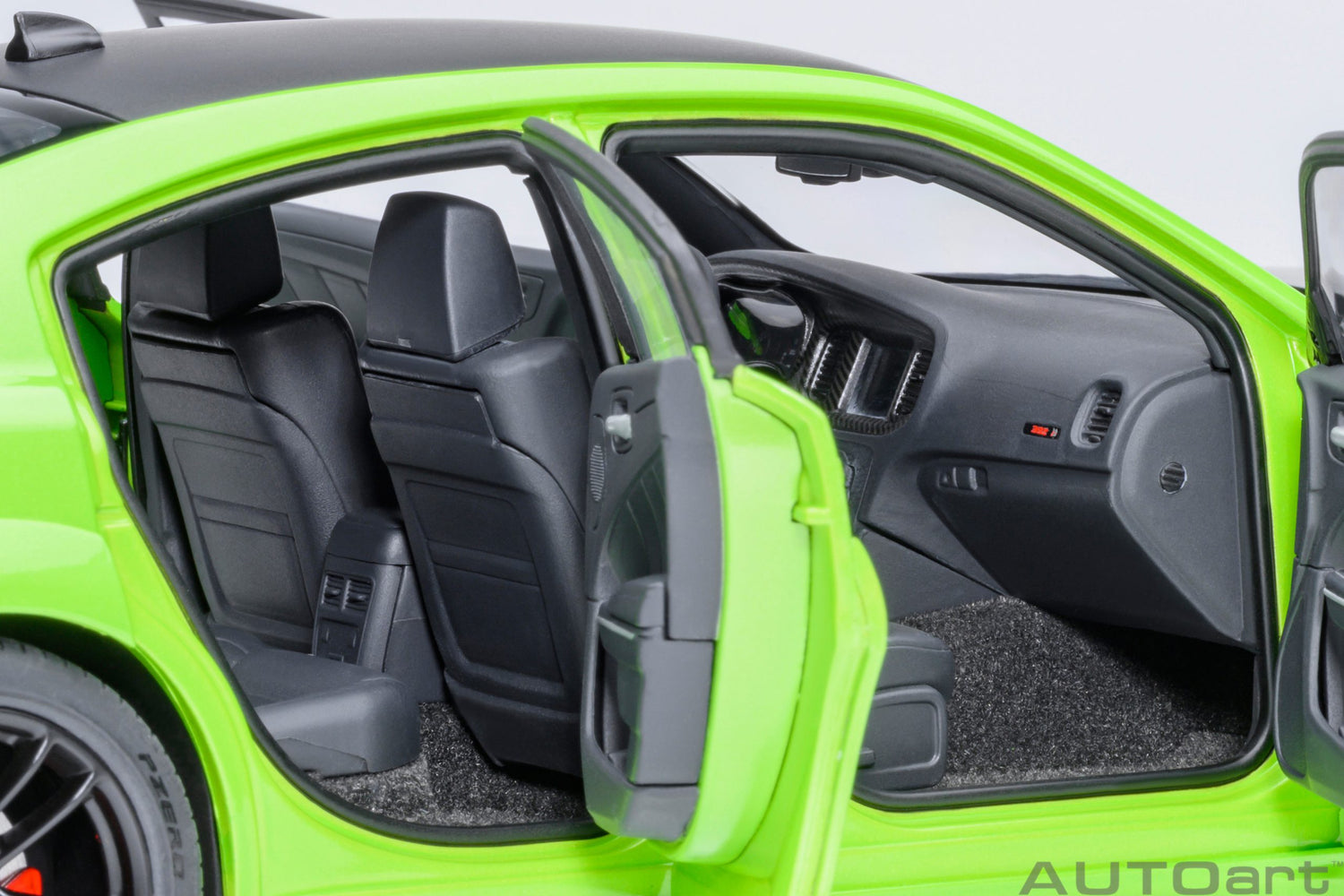 AutoArt 1:18-  Dodge Charger Scat Pack Widebody (Sublime) AA71758