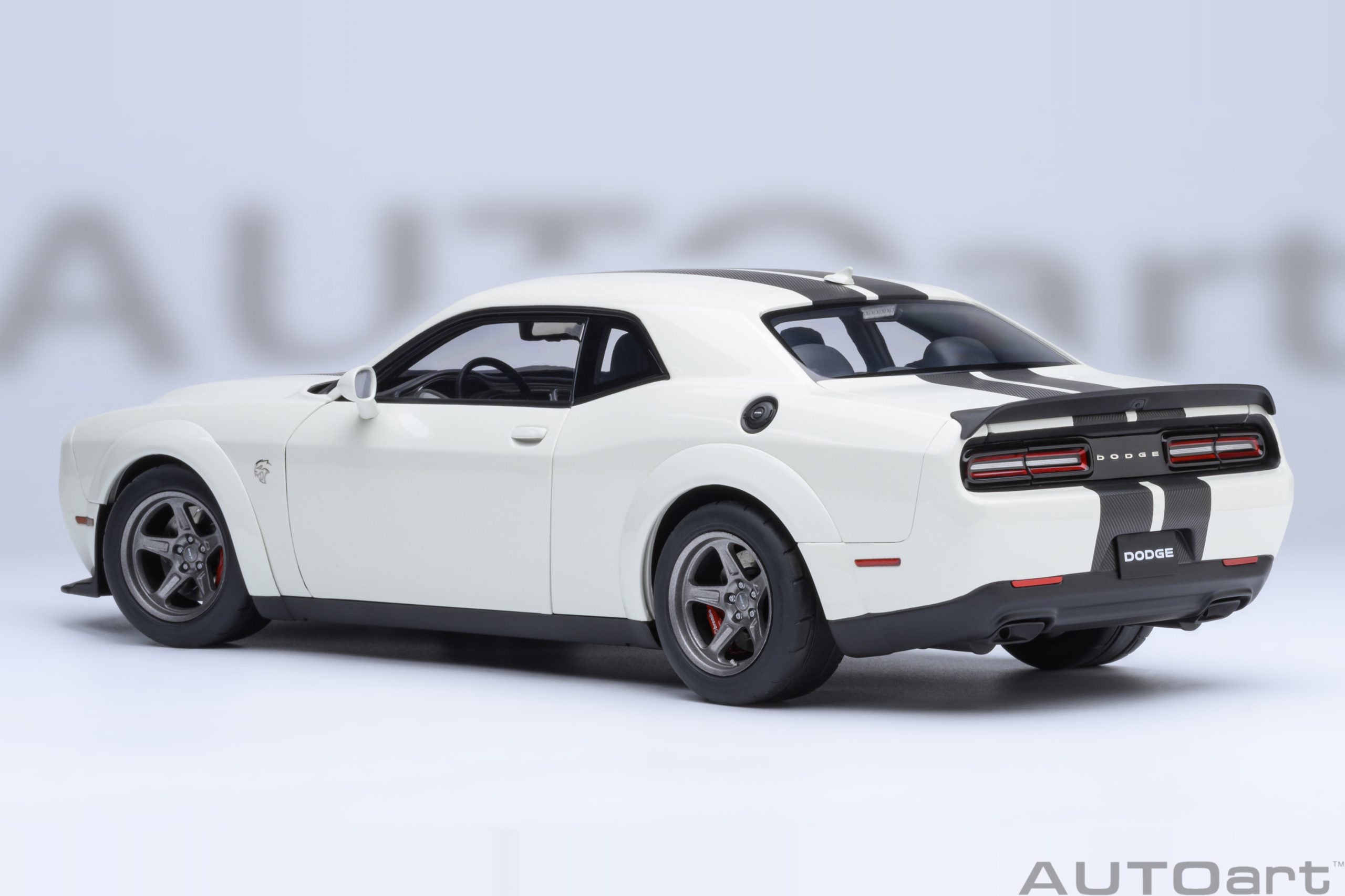 AutoArt 1:18- Dodge Challenger SRT Superstock 2023 (Knuckle White) AA71766