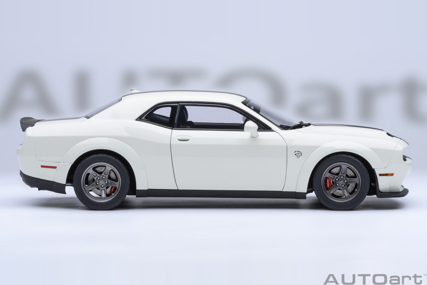 AutoArt 1:18- Dodge Challenger SRT Superstock 2023 (Knuckle White) AA71766