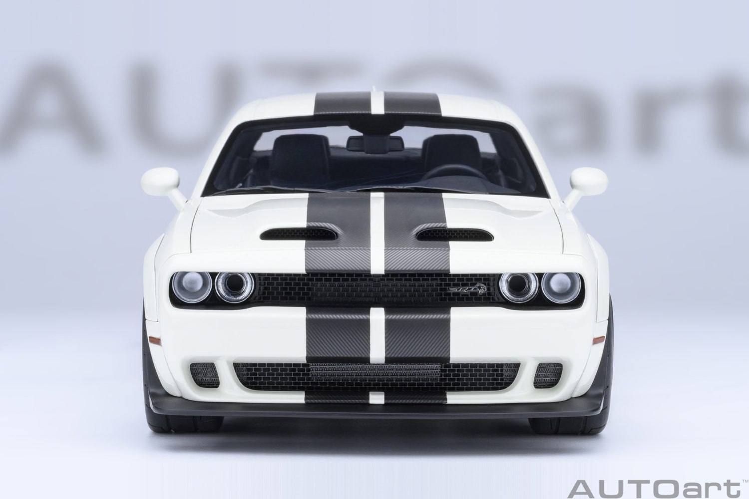 AutoArt 1:18- Dodge Challenger SRT Superstock 2023 (Knuckle White) AA71766