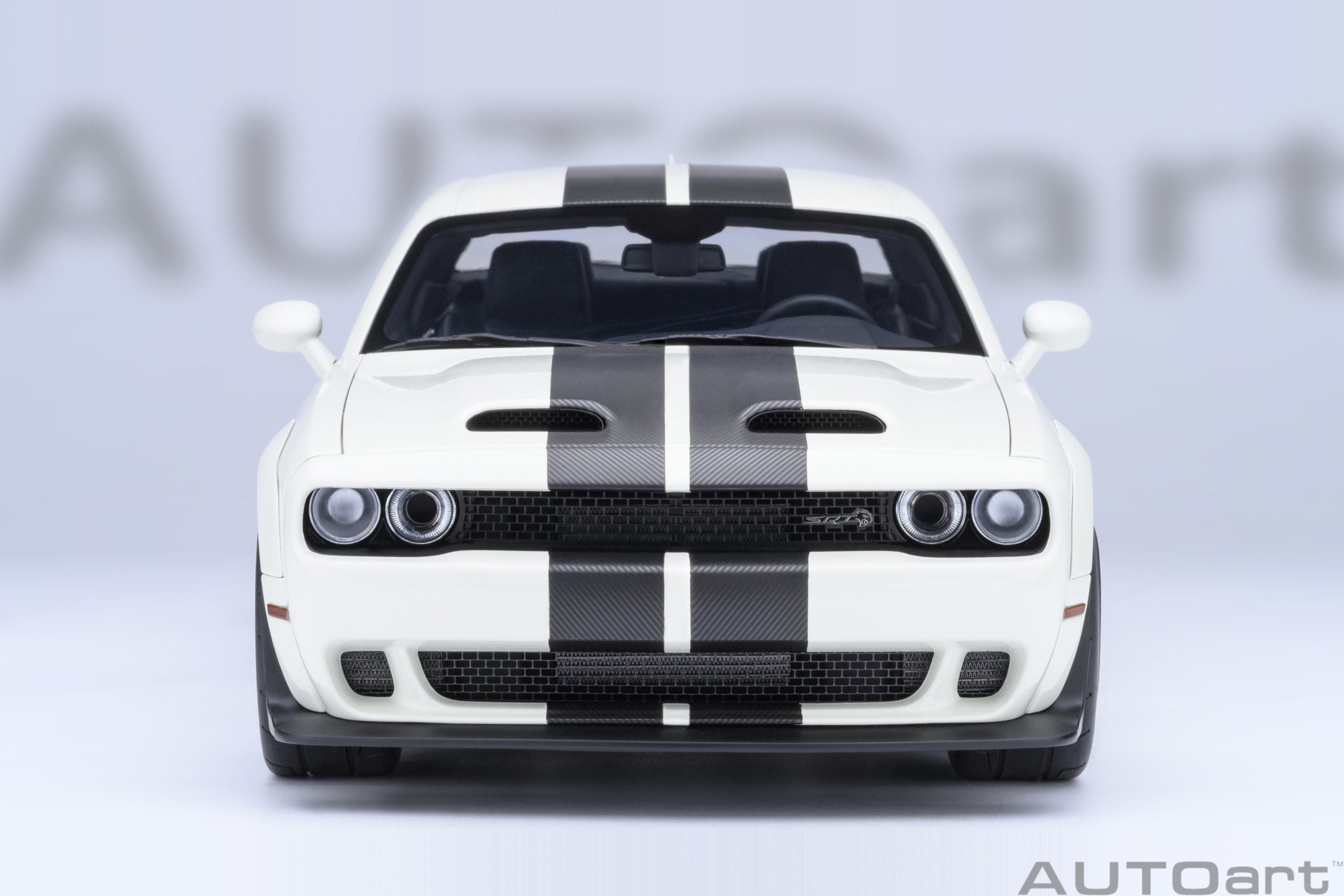 AutoArt 1:18- Dodge Challenger SRT Superstock 2023 (Knuckle White) AA71766