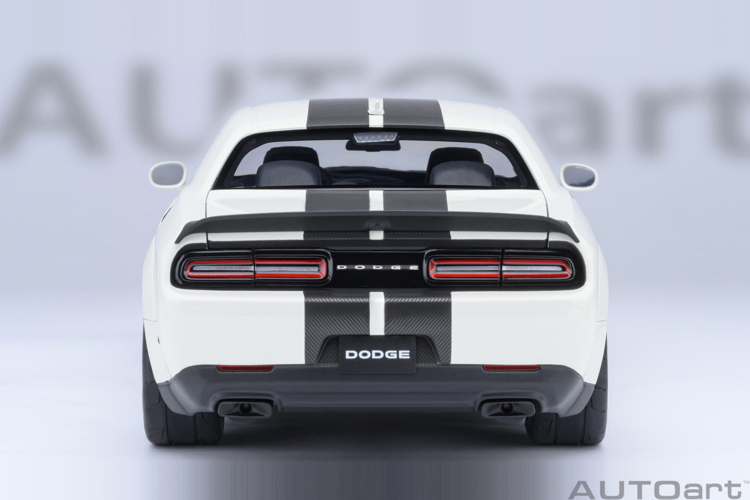 AutoArt 1:18- Dodge Challenger SRT Superstock 2023 (Knuckle White) AA71766