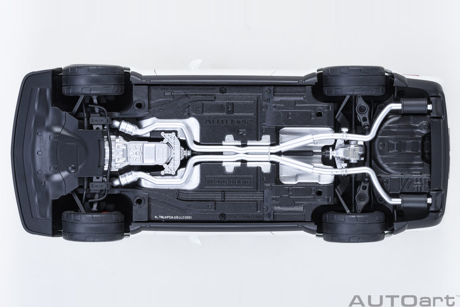 AutoArt 1:18- Dodge Challenger SRT Superstock 2023 (Knuckle White) AA71766