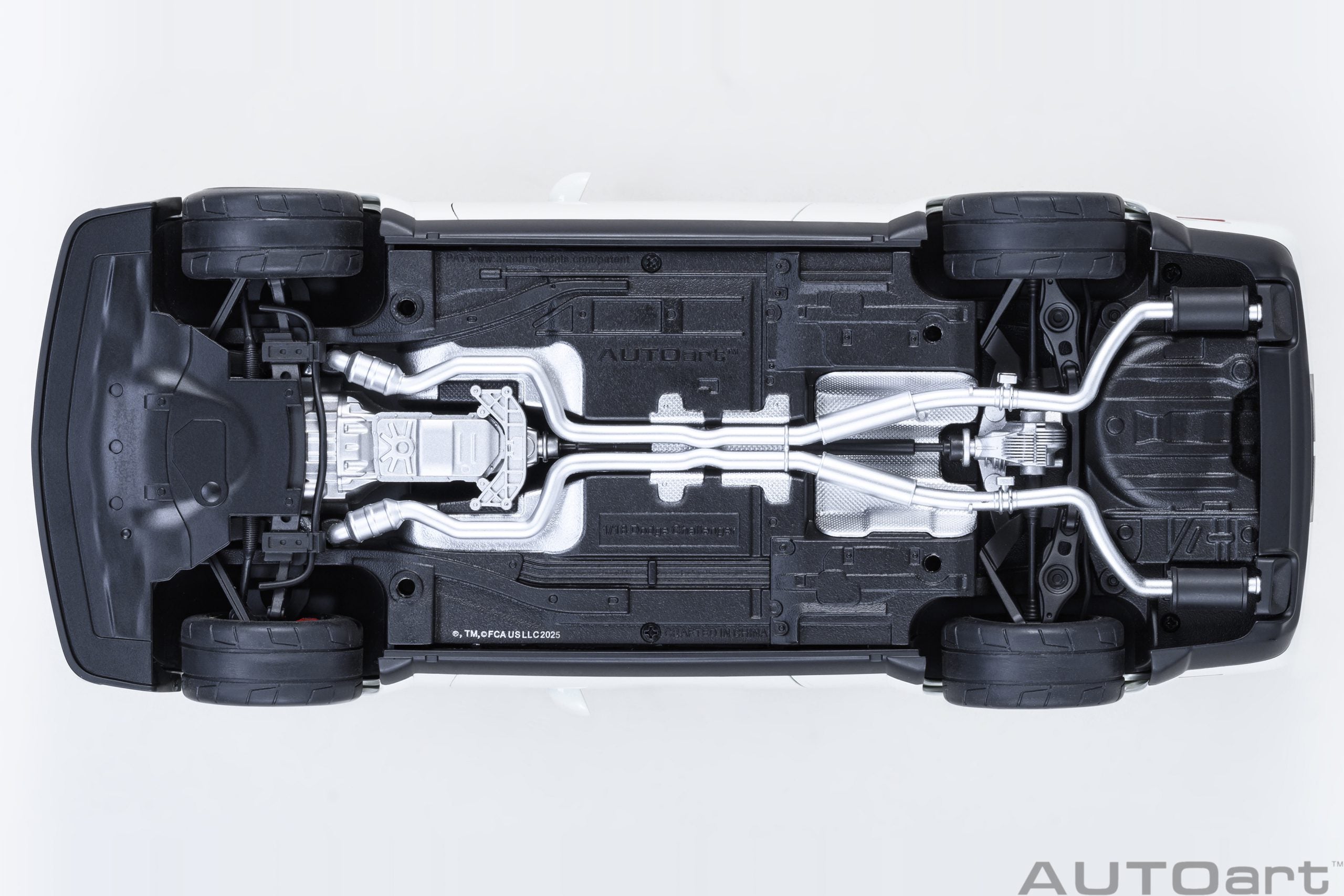 AutoArt 1:18- Dodge Challenger SRT Superstock 2023 (Knuckle White) AA71766