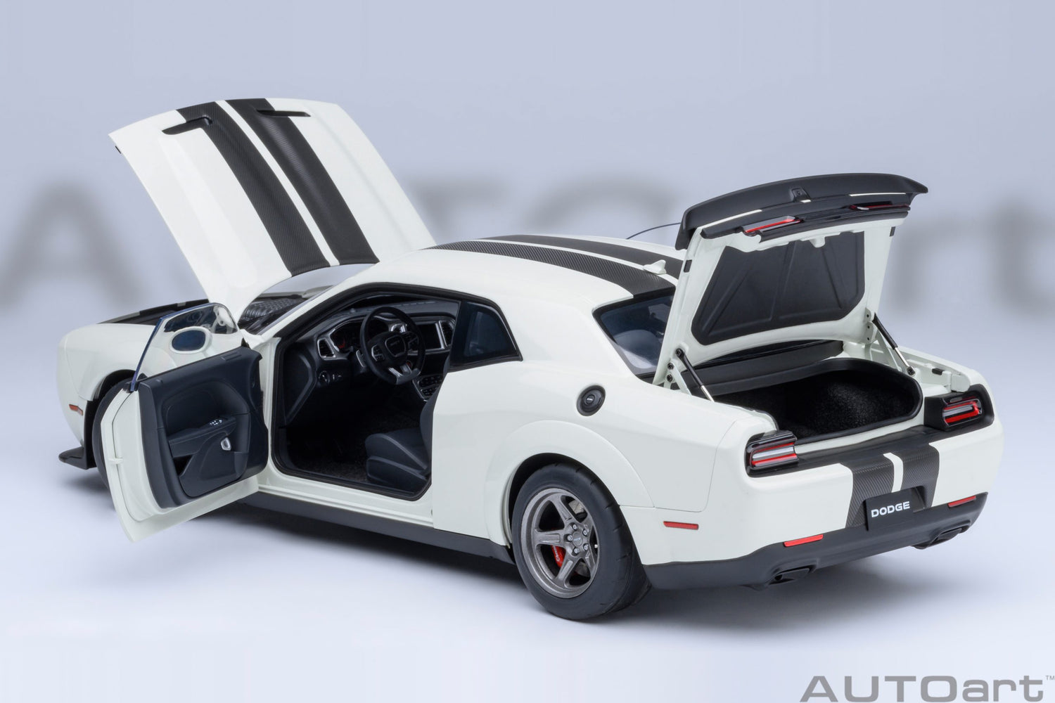 AutoArt 1:18- Dodge Challenger SRT Superstock 2023 (Knuckle White) AA71766