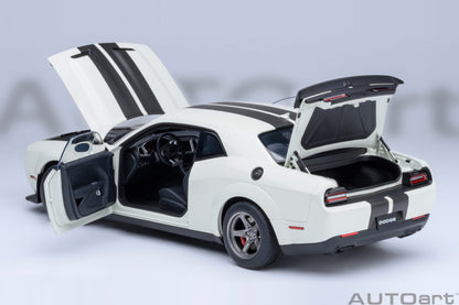 AutoArt 1:18- Dodge Challenger SRT Superstock 2023 (Knuckle White) AA71766