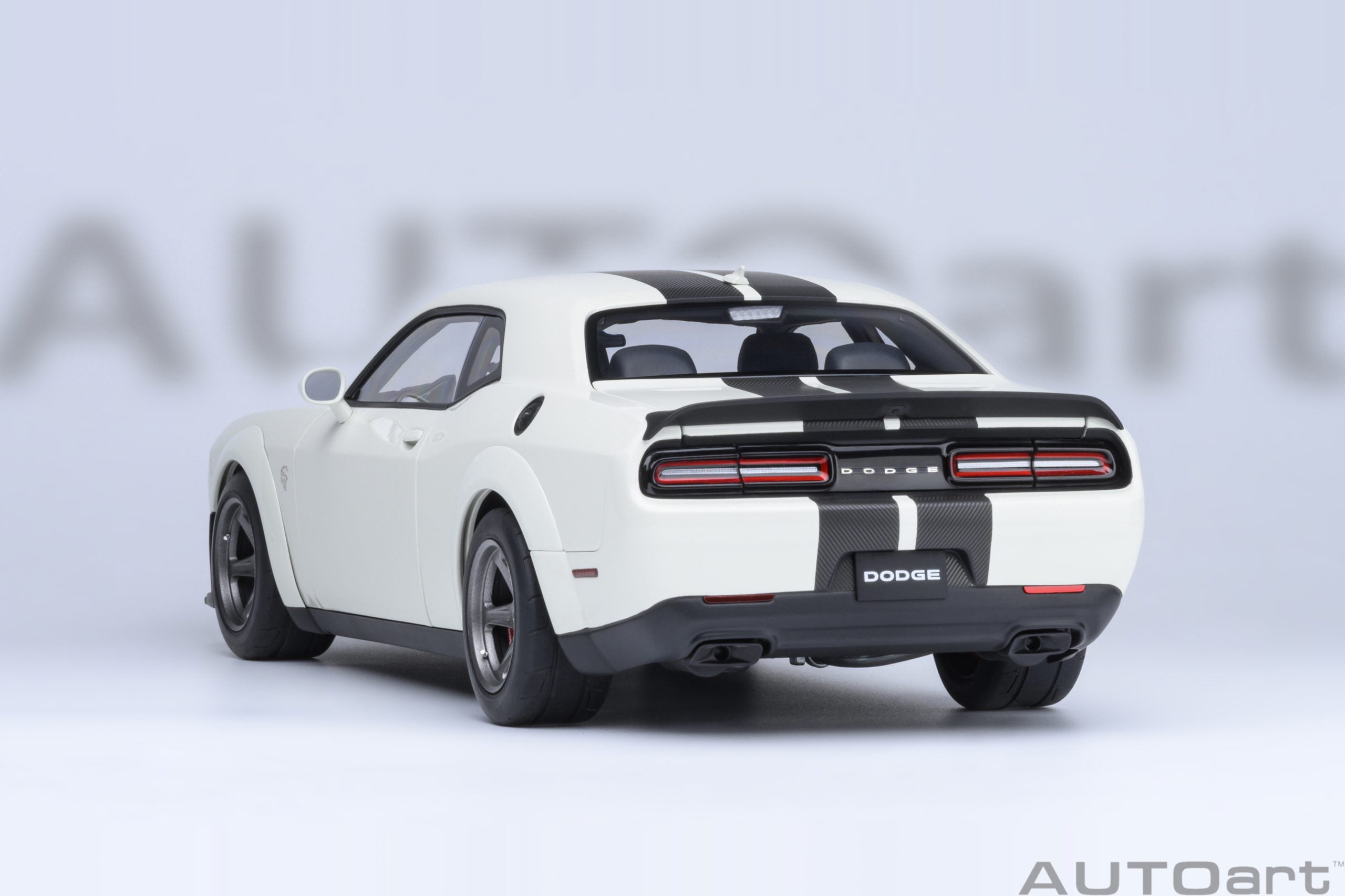 AutoArt 1:18- Dodge Challenger SRT Superstock 2023 (Knuckle White) AA71766