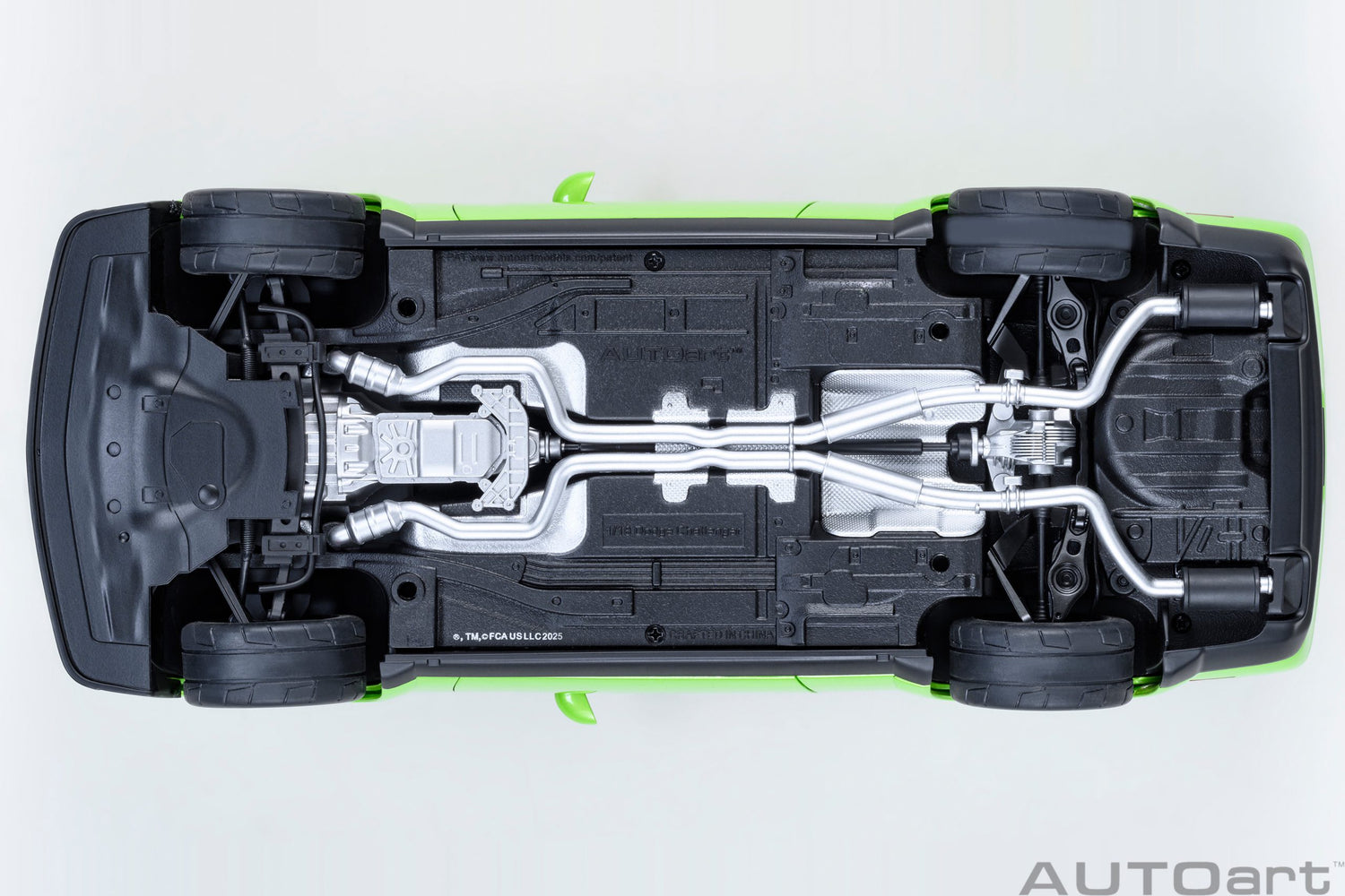 AutoArt 1:18-Dodge Challenger SRT Superstock 2023 (Sublime) AA71769