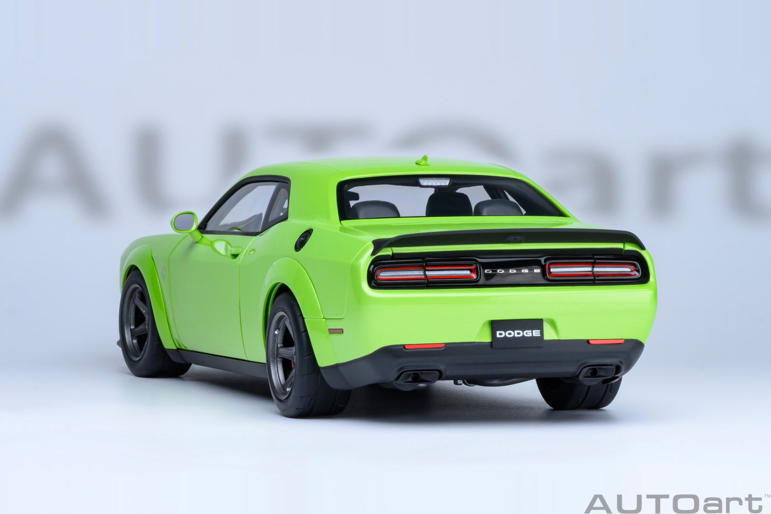 AutoArt 1:18-Dodge Challenger SRT Superstock 2023 (Sublime) AA71769