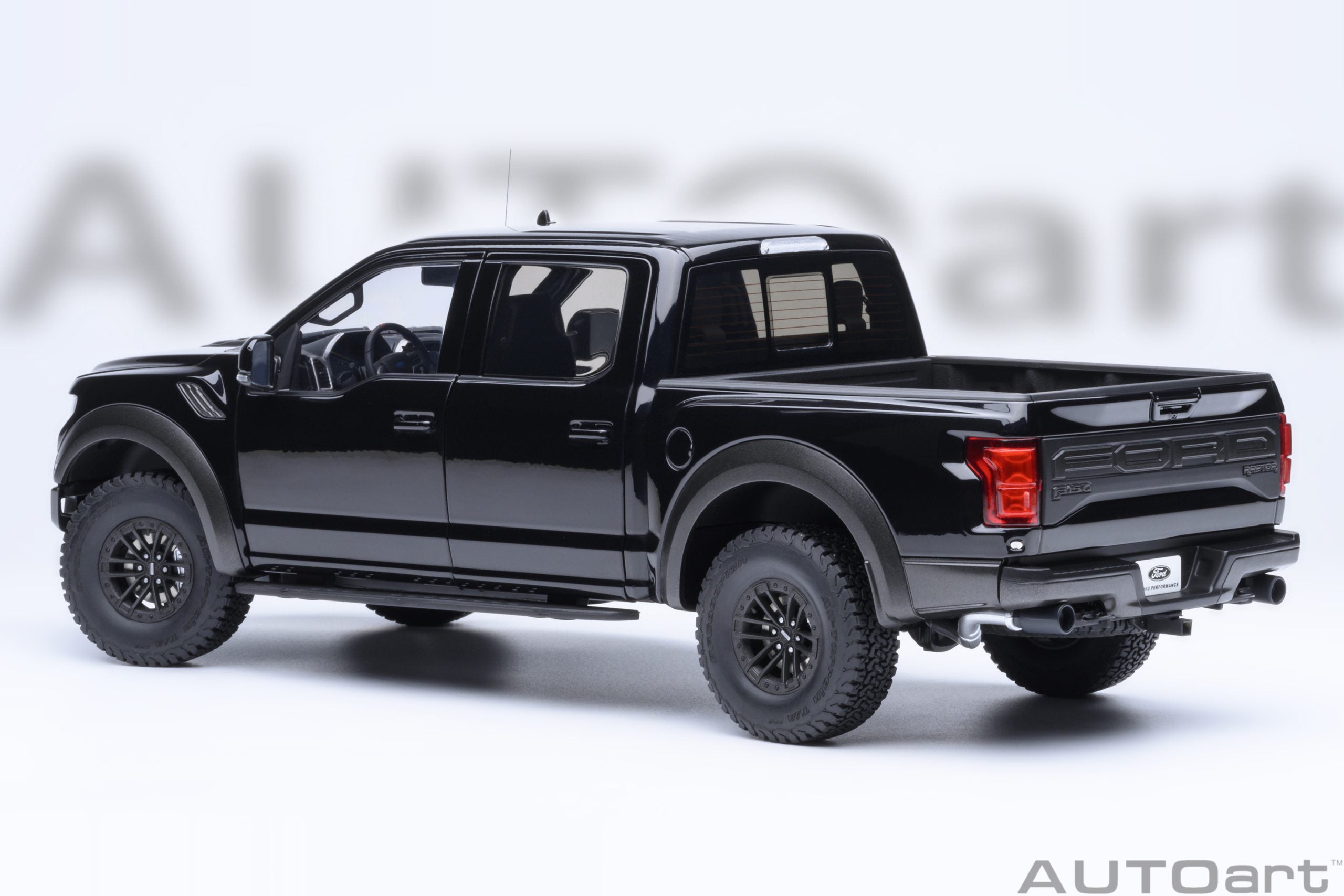AutoArt 1:18-Ford F-150 Raptor Supercrew 2019 (Agate Black) AA72947