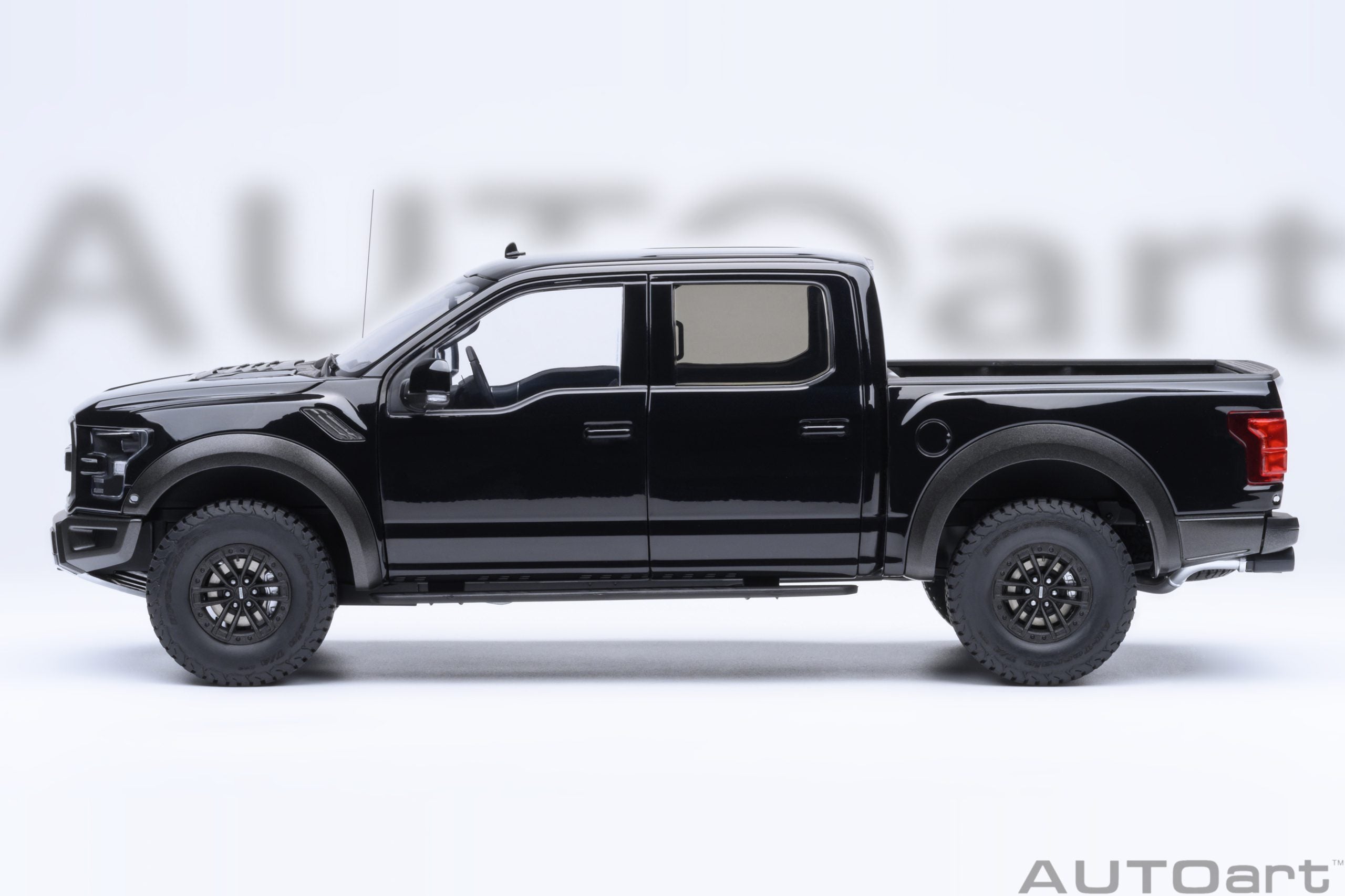 AutoArt 1:18-Ford F-150 Raptor Supercrew 2019 (Agate Black) AA72947