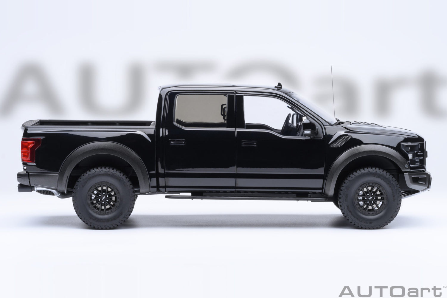AutoArt 1:18-Ford F-150 Raptor Supercrew 2019 (Agate Black) AA72947