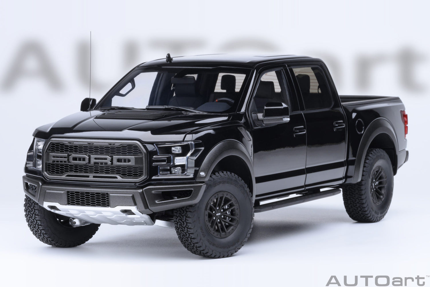 AutoArt 1:18-Ford F-150 Raptor Supercrew 2019 (Agate Black) AA72947