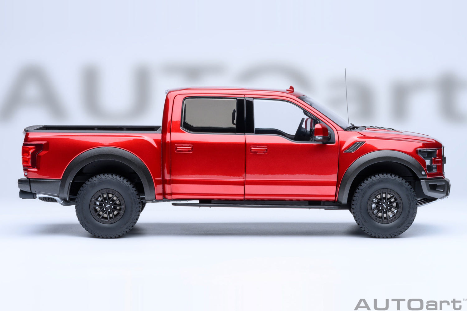 AutoArt 1:18-Ford F-150 Raptor Supercrew 2019 (Ruby Red) AA72948