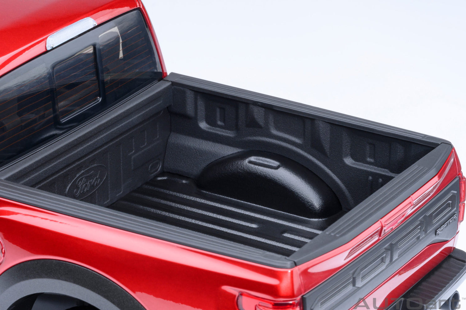 AutoArt 1:18-Ford F-150 Raptor Supercrew 2019 (Ruby Red) AA72948