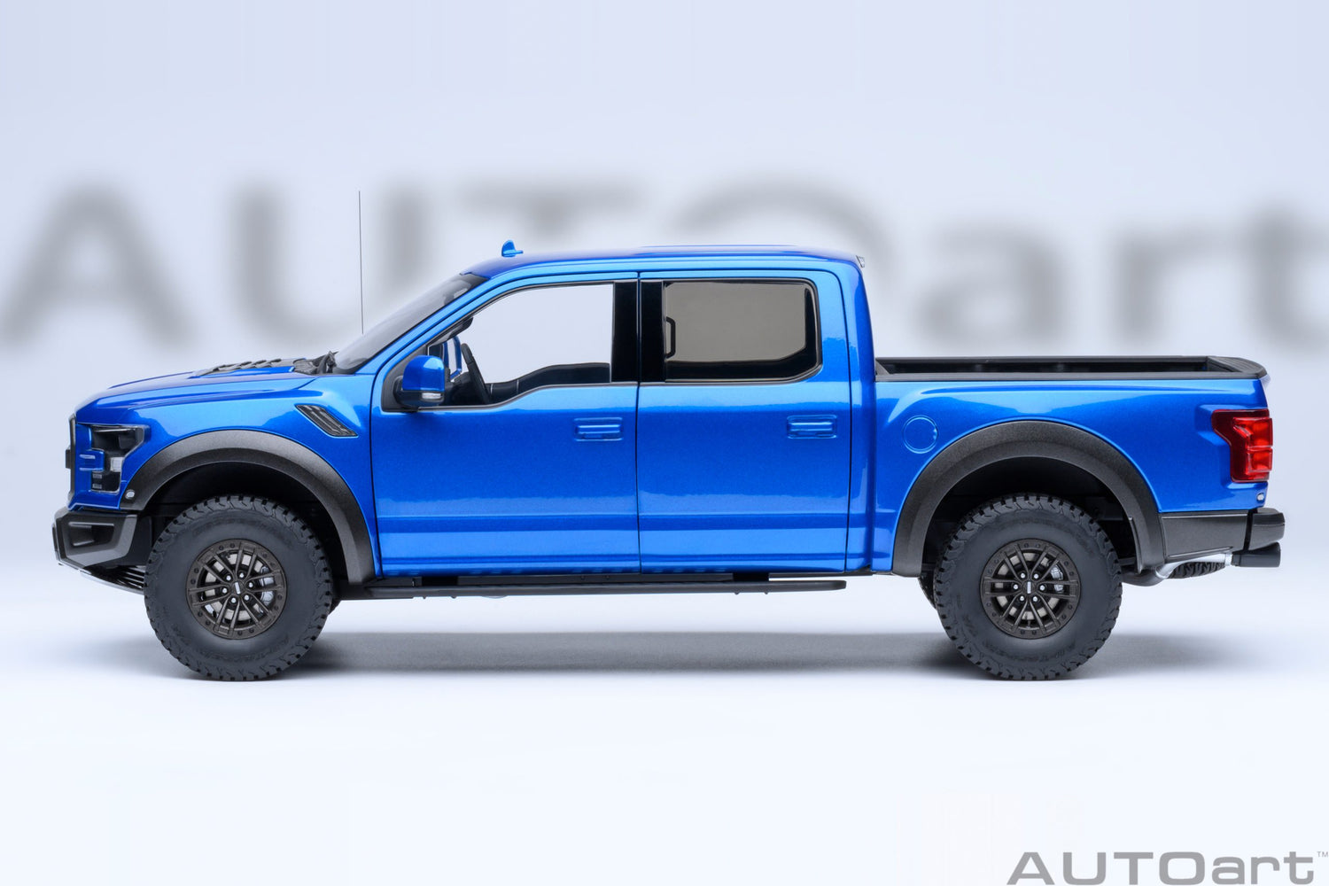 AutoArt 1:18-Ford F-150 Raptor Supercrew 2019 (Velocity Blue) AA72949