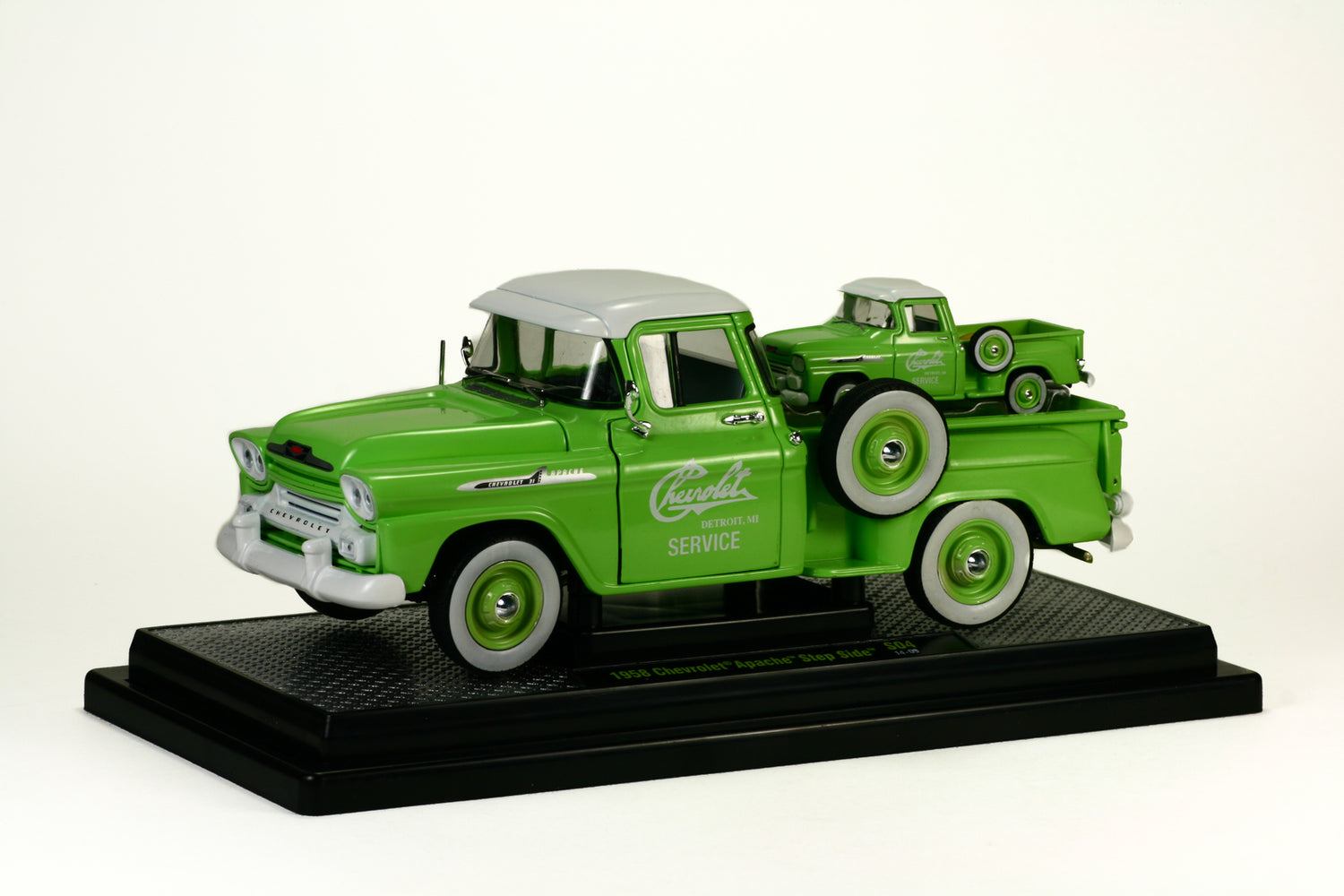 1958 Chevrolet Apache Step Side  (Wal-Mart Series-M2 Release S04-1:24)