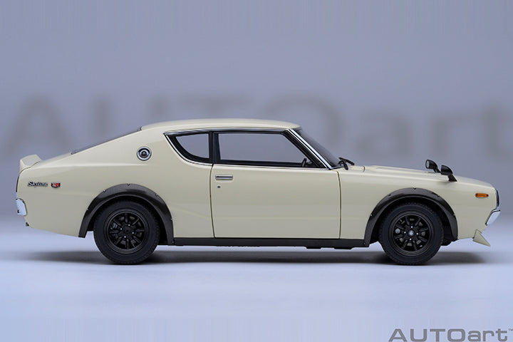NISSAN SKYLINE 2000 GT-R (KPGC110) TUNED VERSION (WHITE)