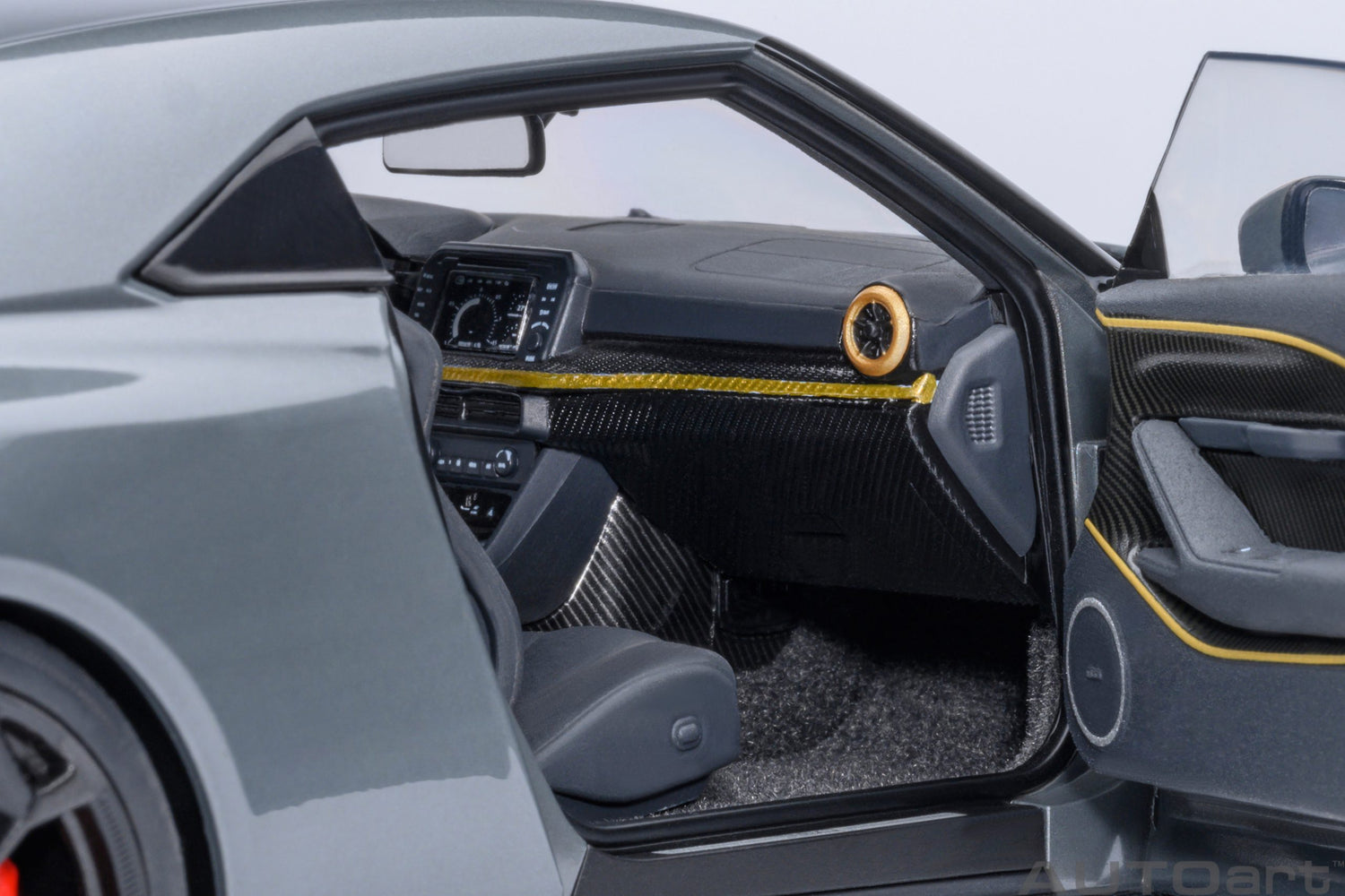 Nissan GT-R50 by Italdesign (Liquid Kinetic Silver/Energetic Sigma Gold)