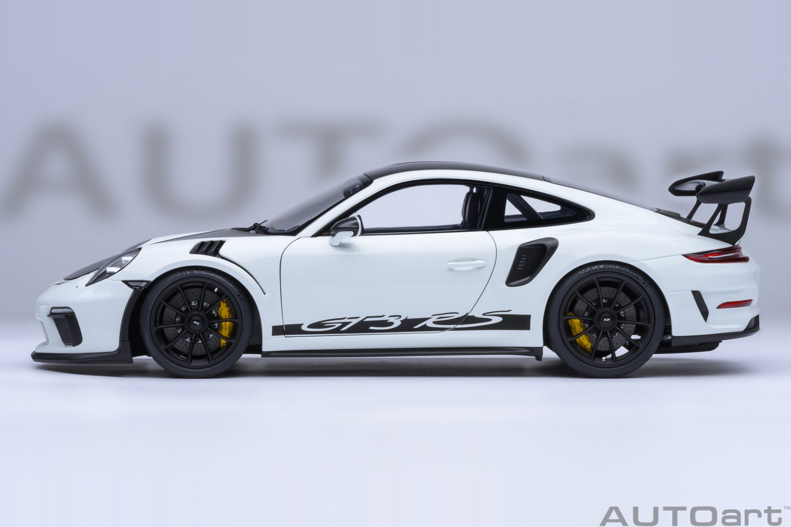 AutoArt 1:18-Porsche 911 (991.2) GT3 RS Weissach Package (White) AA78176