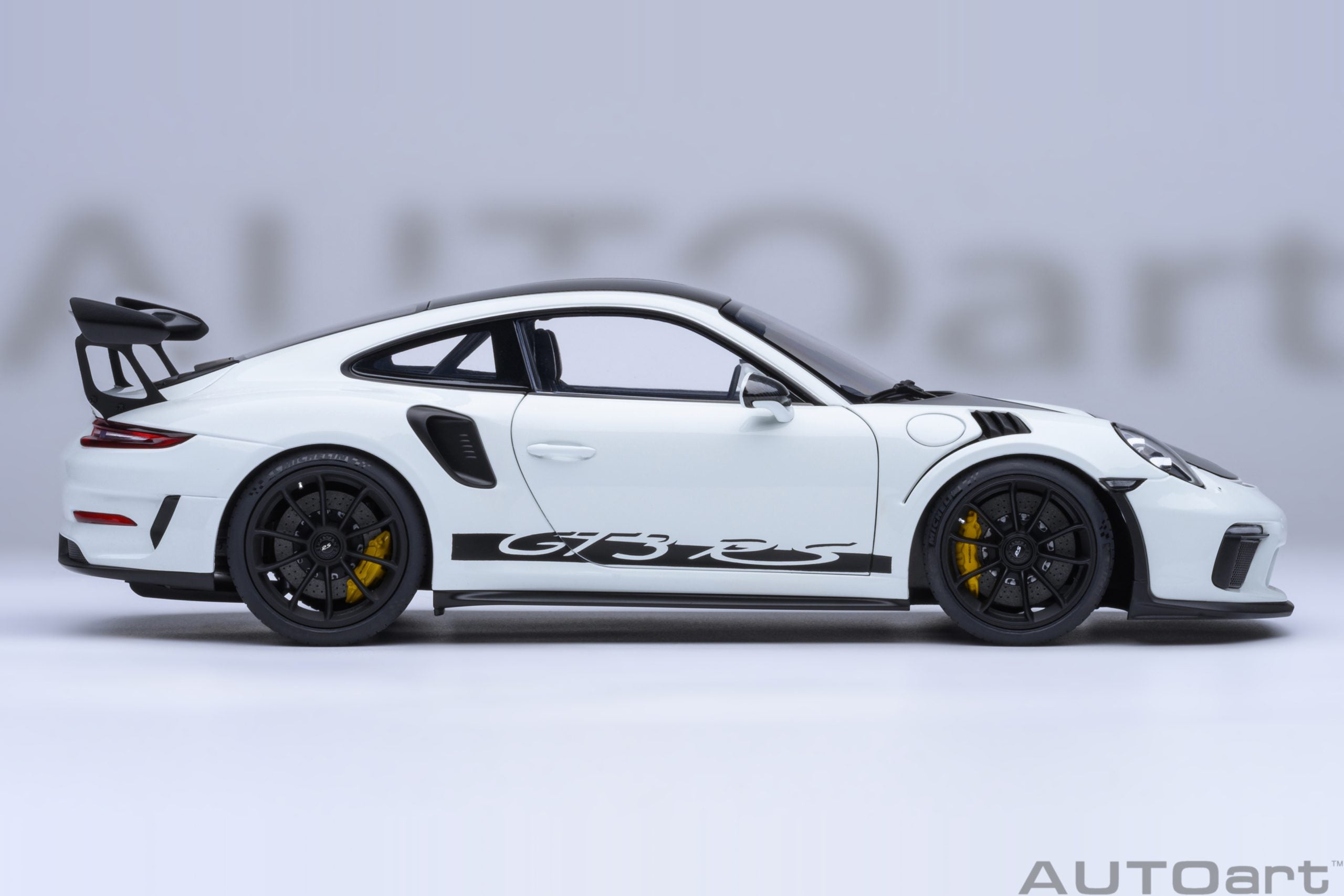 AutoArt 1:18-Porsche 911 (991.2) GT3 RS Weissach Package (White) AA78176