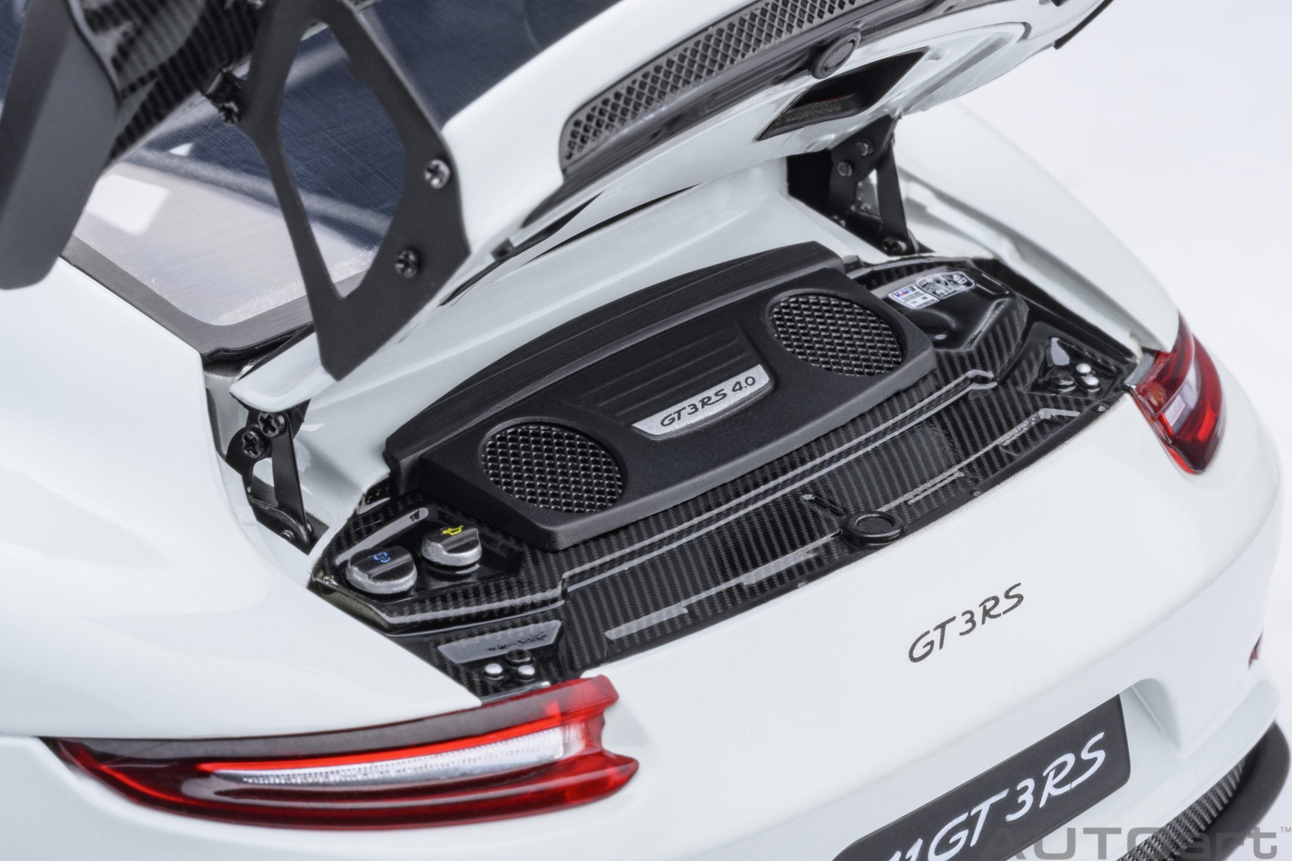 AutoArt 1:18-Porsche 911 (991.2) GT3 RS Weissach Package (White) AA78176
