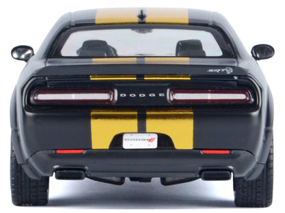 Motormax 1:24-2018 Dodge Challenger SRT Hellcat Widebody (Black/Gold) MM79201