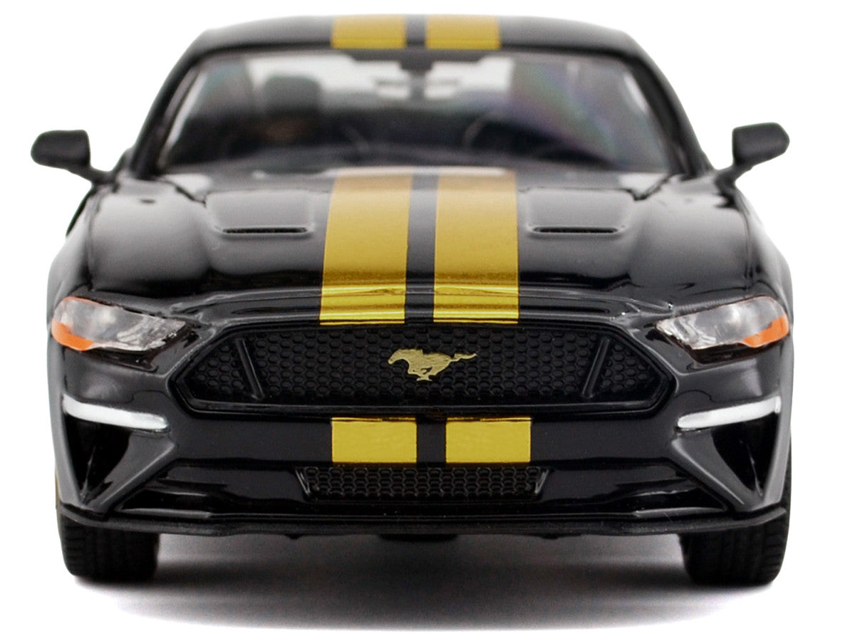 スポーツトイ・アクショントイ Mustang G5 18K Gold Plate Motormax 1:24-2018 Ford Mustang GT 5.0 (Black/Gold) MM79204 – Nice