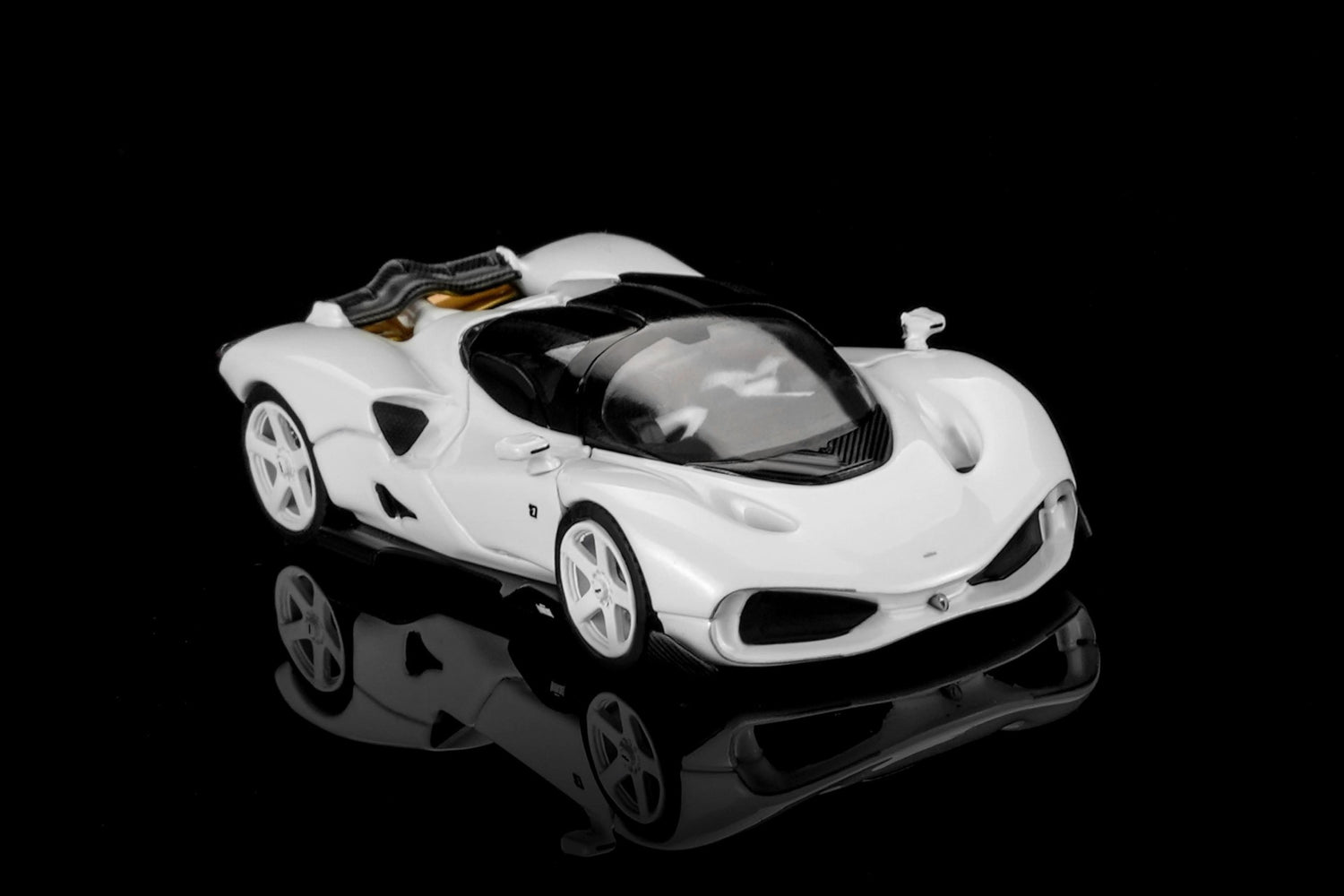 (PRE-ORDER 2026) Motorhelix 1/64 - NILU - Suzuka White (M67002)