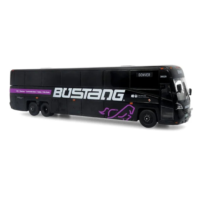 MCI D4520 Coach Bustang 1:87 — Iconic Replicas 87-0650