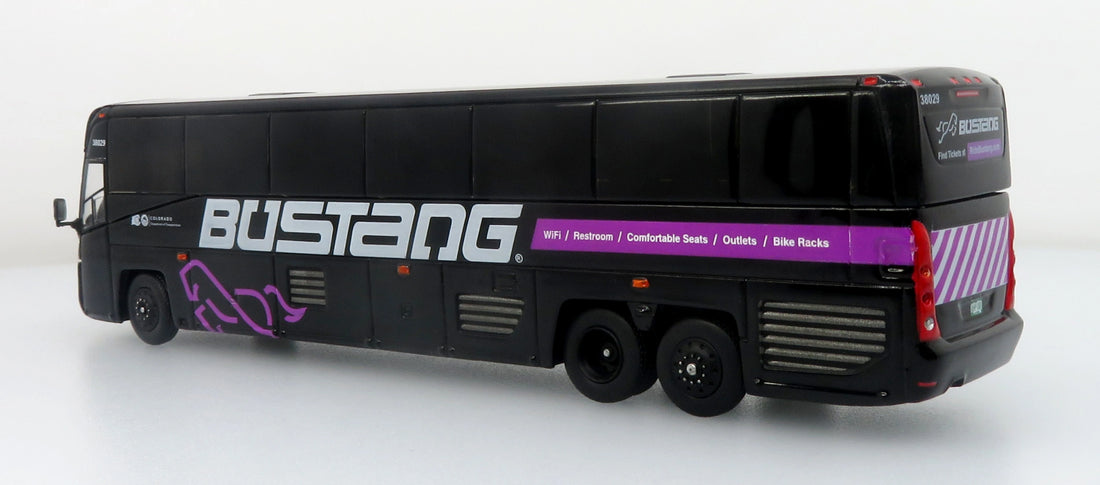 Autobus MCI D4520 Coach Bustang 1:87 — Iconic Replicas 87-0650