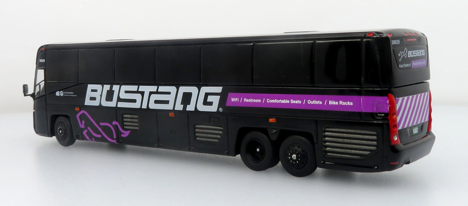 Autobus MCI D4520 Coach Bustang 1:87 — Iconic Replicas 87-0650