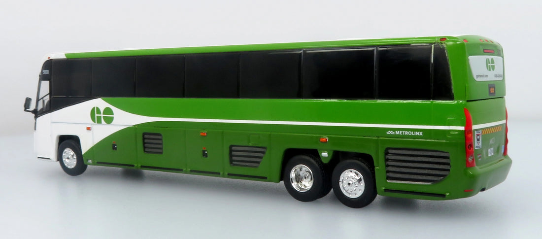 Autobus MCI D4520 Coach GO Transit 1:87 — Iconic Replicas 87-0657