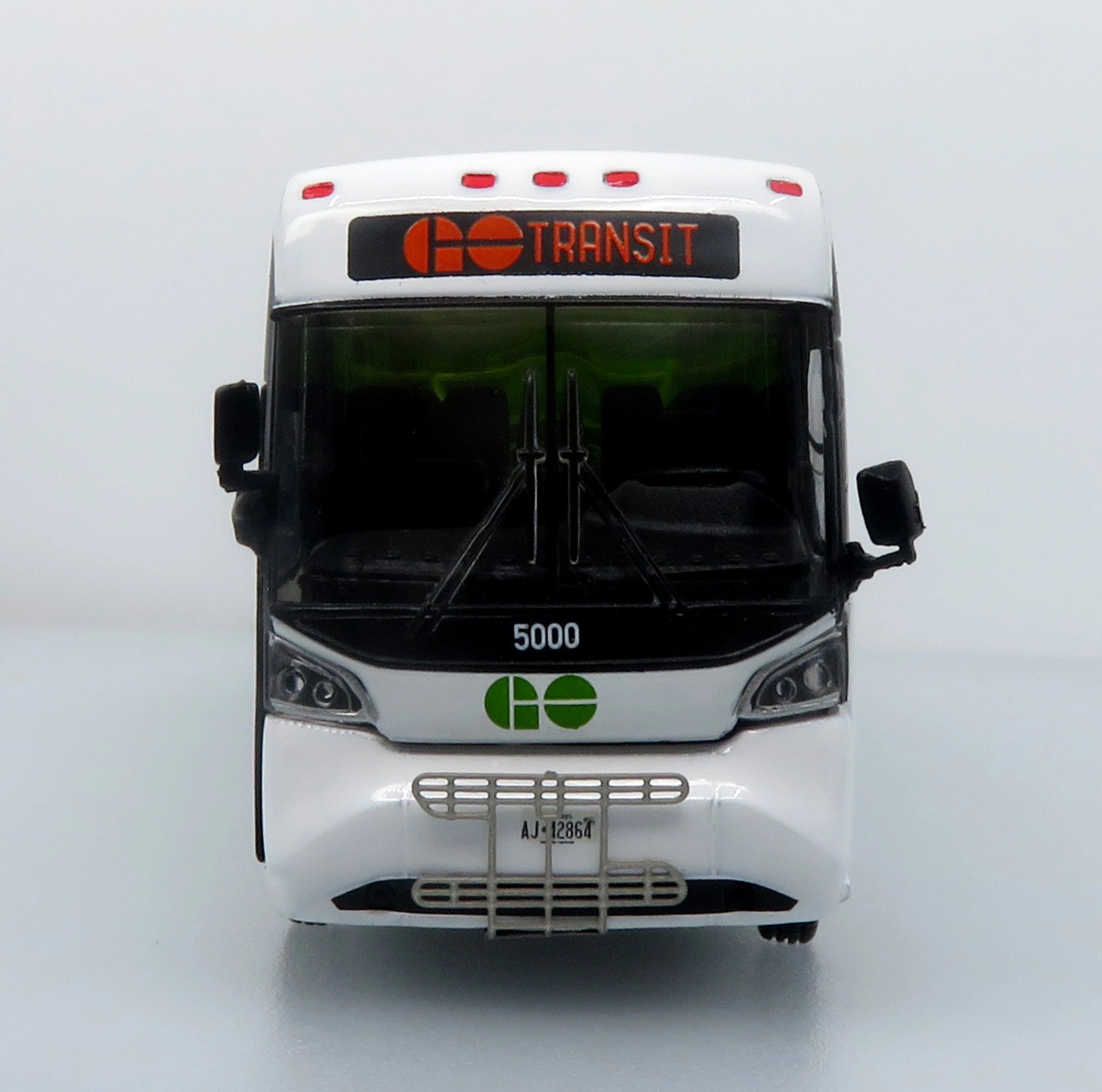 Autobus MCI D4520 Coach GO Transit 1:87 — Iconic Replicas 87-0657