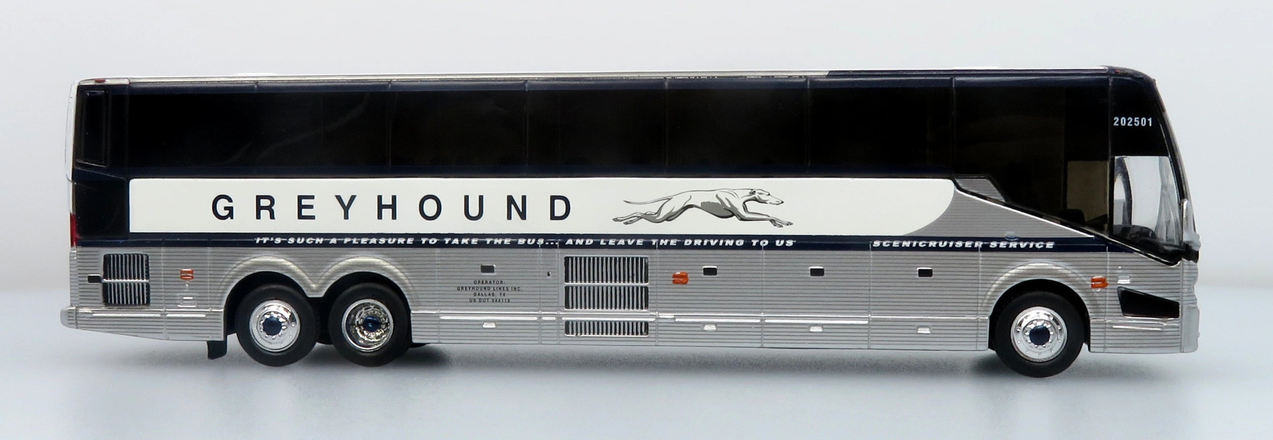 Prevost H3-45 Coach Greyhound Scenicruiser Vintage Livery 1:87 — Iconic Replicas 87-0659