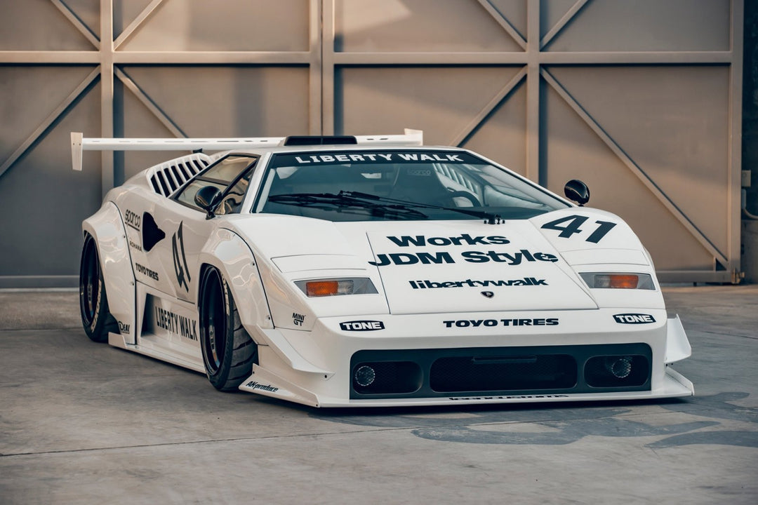 (PRE-ORDER, Q4, 2025) LB-WORKS LAMBORGHINI COUNTACH WHITE 2023
