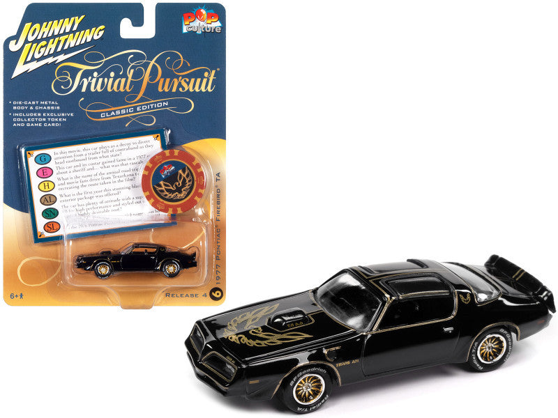 Johnny Lightning Pop Culture Release 4 Trivial Pursuit 1977 Pontiac Trans Am avec jeton de poker – Noir avec finition dorée – JLPC009-JLSP268