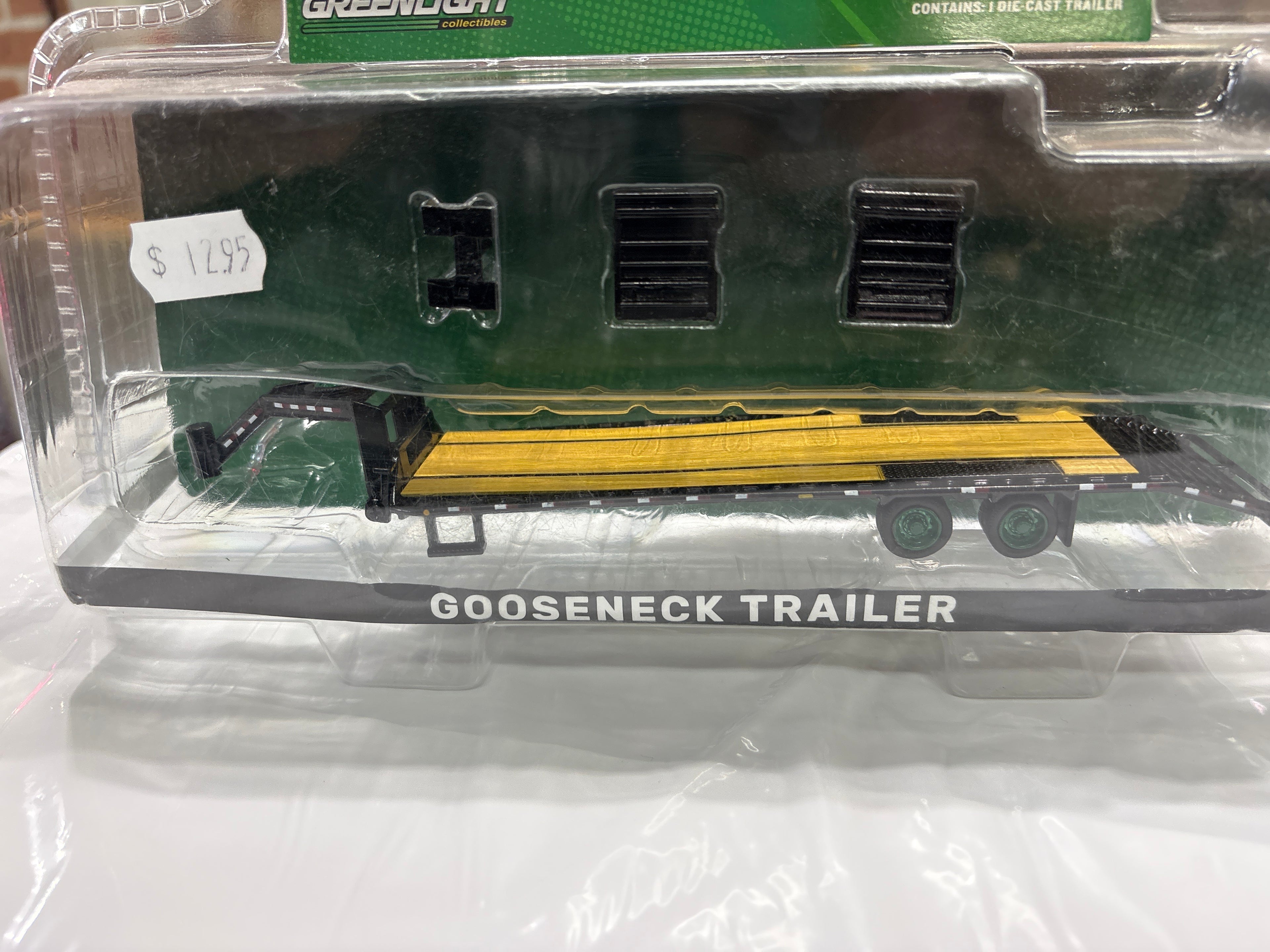 Gooseneck Trailer in Black remorque