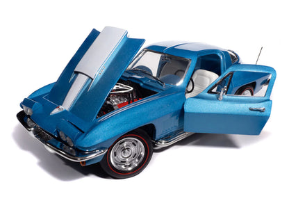 1967 Chevrolet Corvette Stingray Light Metallic Blue – American Muscle 1:18 – AMM1376/06