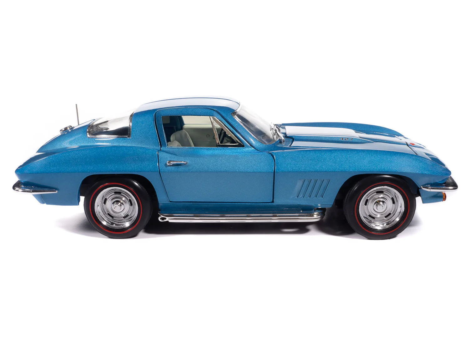 1967 Chevrolet Corvette Stingray Light Metallic Blue – American Muscle 1:18 – AMM1376/06