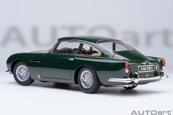 Aston Martin DB5 (British Racing Green)