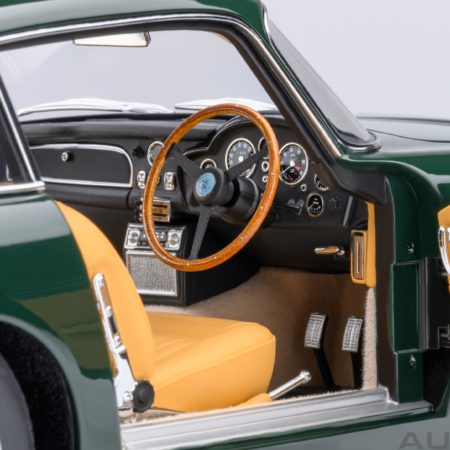 Aston Martin DB5 (British Racing Green)